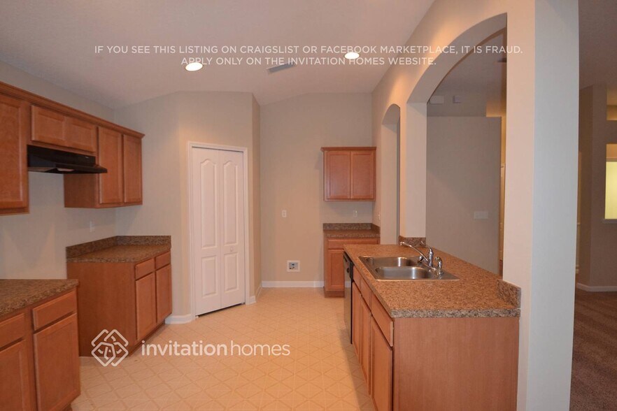 Building Photo - 9098 Gloucestershire Ct