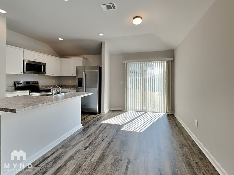 Building Photo - 12384 Waterbury Dr