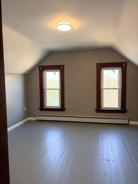 Building Photo - 25 Elm St