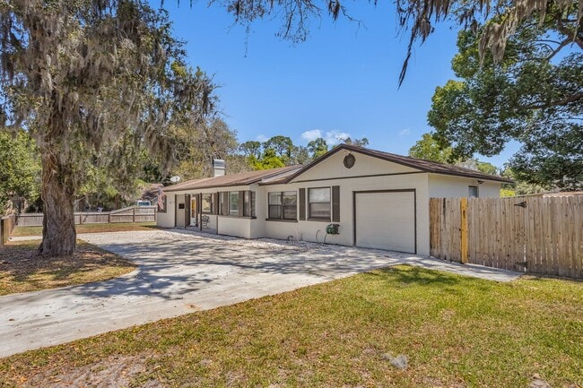 Building Photo - 427 Holly Ave