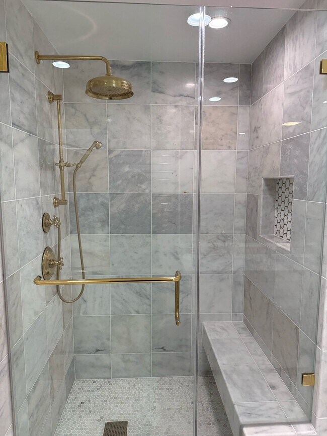 Building Photo - 435 Arnaz Dr