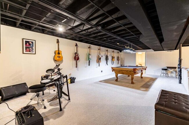 Building Photo - 9885 Belmont Ct