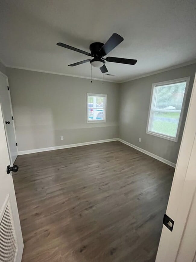 Building Photo - New Renovated Beauitful Home