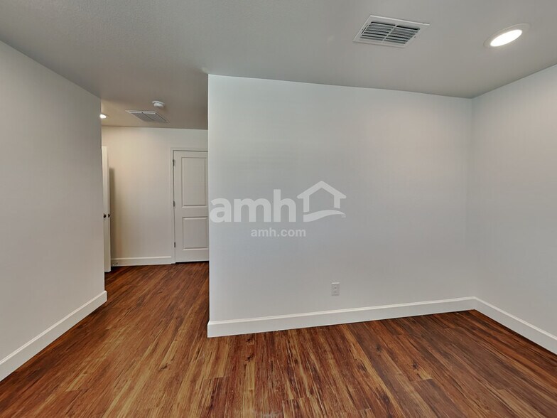 Building Photo - 6619 S 42nd Dr