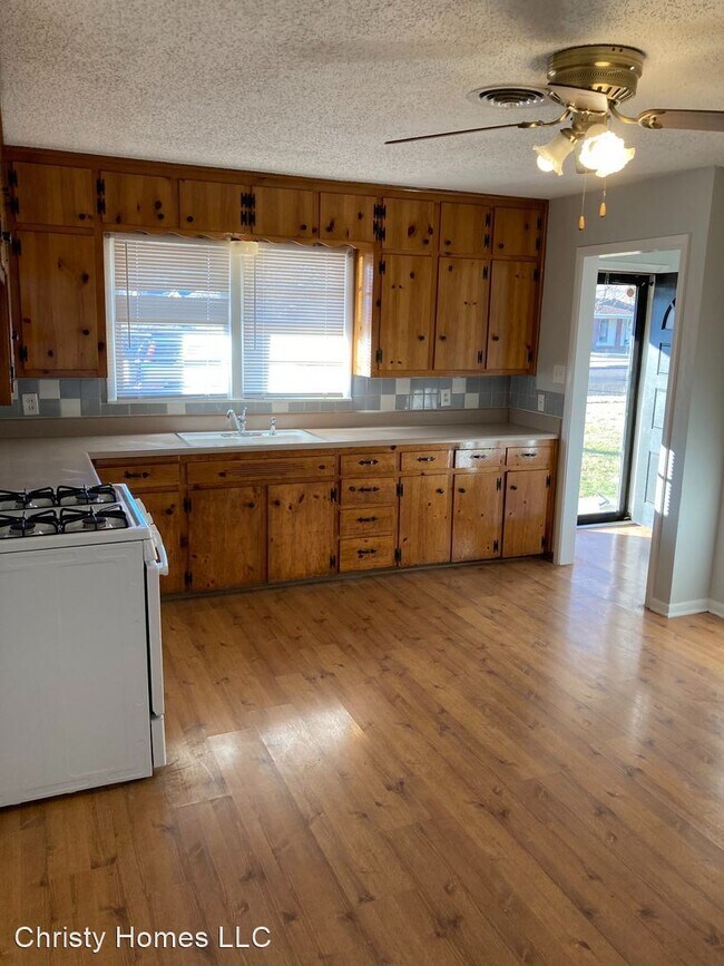 Building Photo - 3 br, 1.5 bath House - 4611 S. Bryan St.