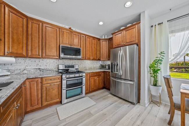 Building Photo - Beautiful Townhome in Chula Vista zz