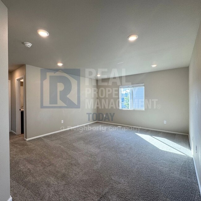 Building Photo - Beautiful Modern 3 Bedroom In Puyallup!!