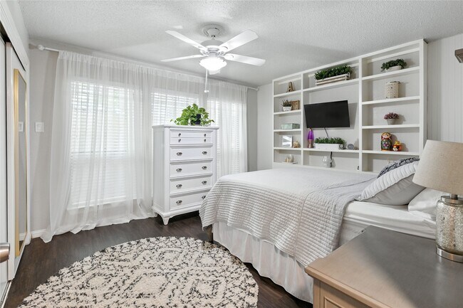 Building Photo - 2277 S Kirkwood Rd