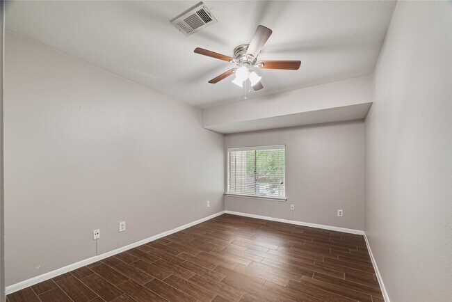 Building Photo - 2425 W Settler's Way