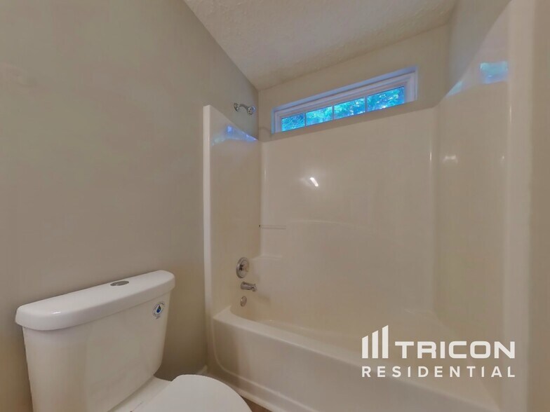 Building Photo - 218 Osmanthus Way