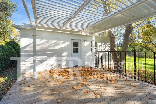 Building Photo - 4516 Sierra View Way