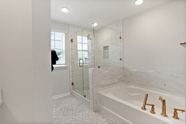 Building Photo - 25 Ashmont St