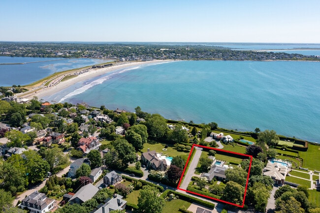 Building Photo - 3 Barclay Sq