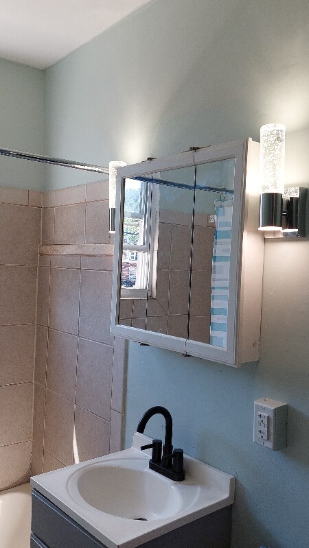 Building Photo - 17 Montier St