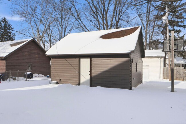 Building Photo - 714-716 Packard Ave