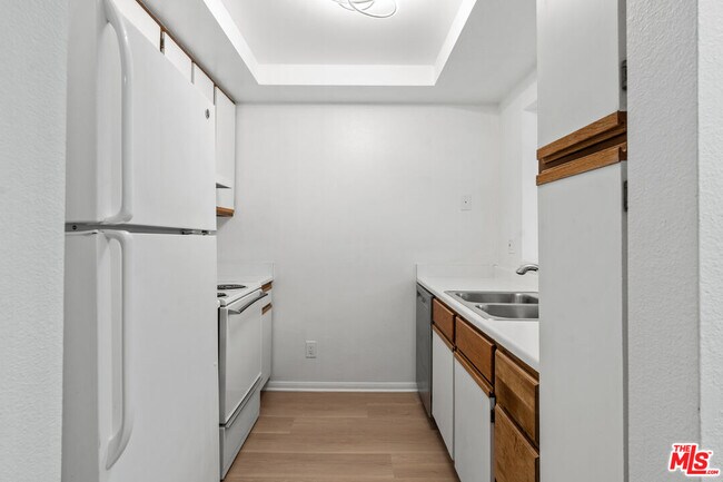 Building Photo - 501 Palisades Dr