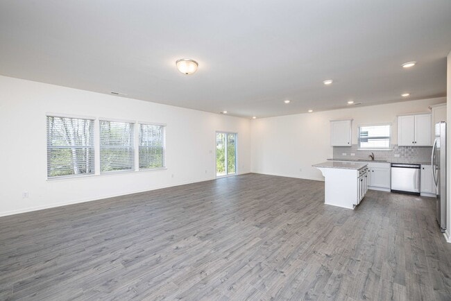 Building Photo - BEAUTIFUL 4 Bedroom Home Piedmont School District - AVAILABLE JULY 2026