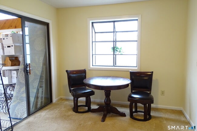 Building Photo - 124 Village Ln