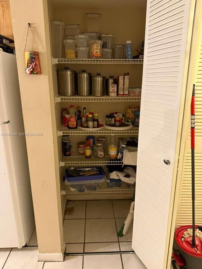 Building Photo - 6031 Shaker Wood Cir