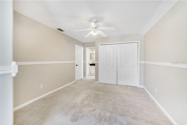 Building Photo - Stunning 5/2.5 Spacious Home with a 3 Car ...