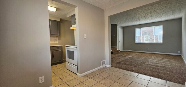 Building Photo - Cozy 2 bed 1 bath  townhouse with attached...