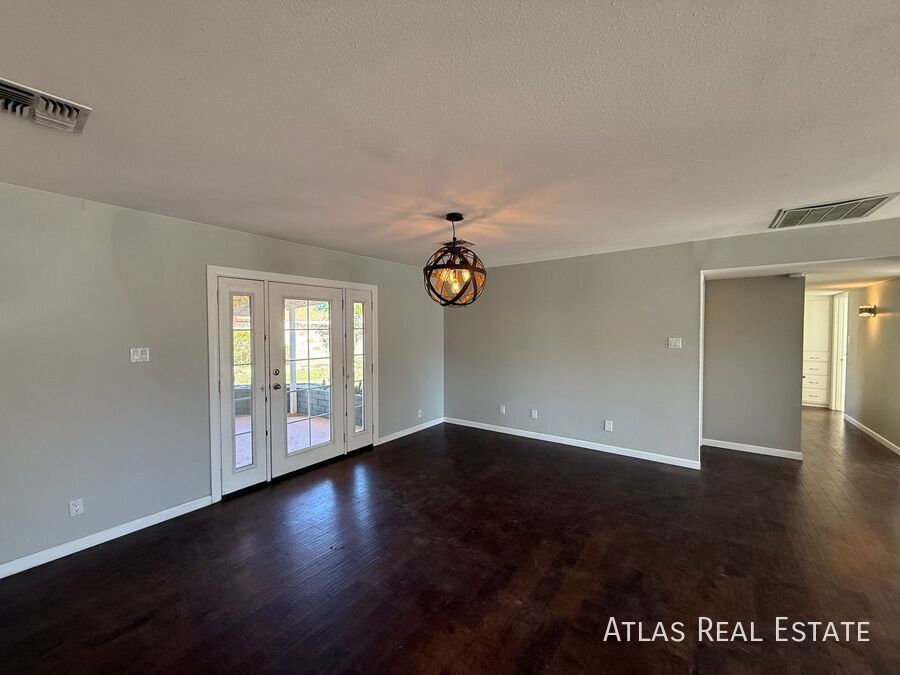 Building Photo - 6820 E Pinchot Ave