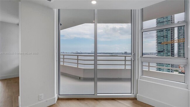 Building Photo - 555 NE 34th St