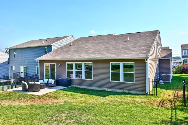 Building Photo - 2321 Slaney Ln