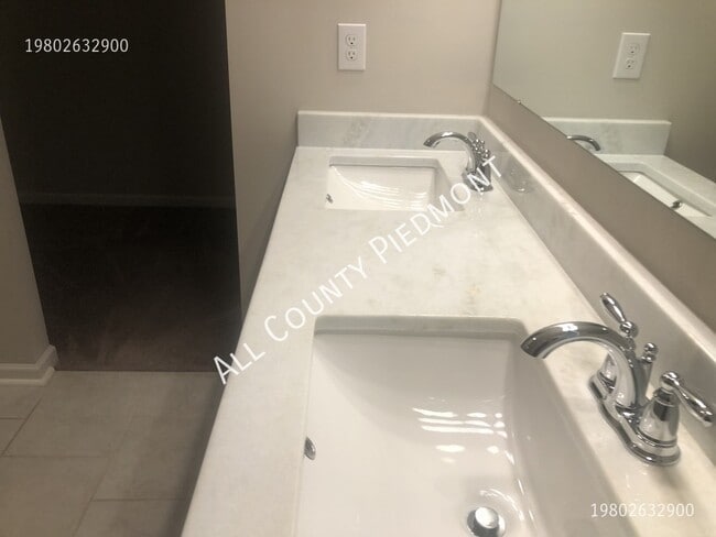 Building Photo - 1144 Streamside Ln