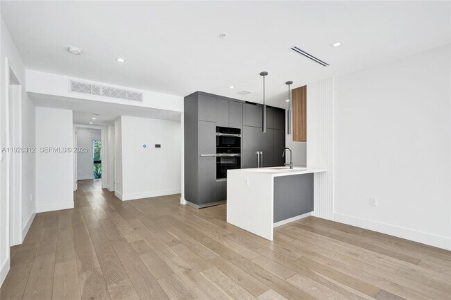 Building Photo - 200 Sunrise Dr