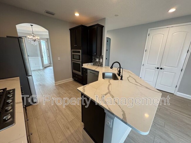 Building Photo - 64 Rose Dew Dr