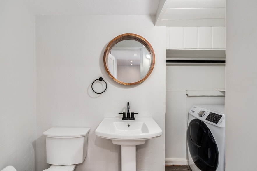 Building Photo - 1132 E Florita St