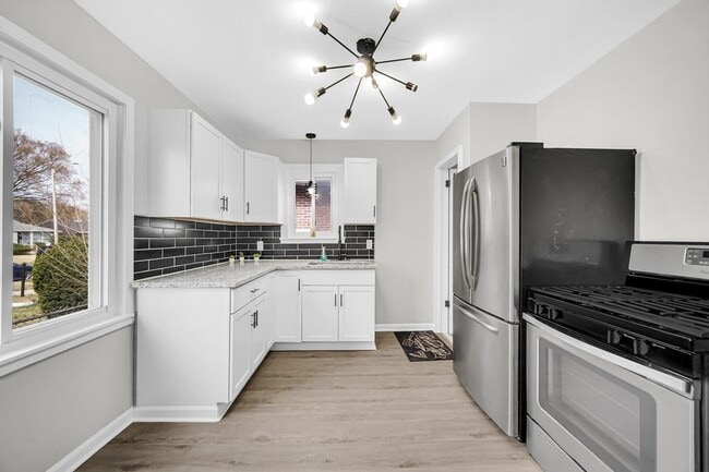 Building Photo - 735 Porter St