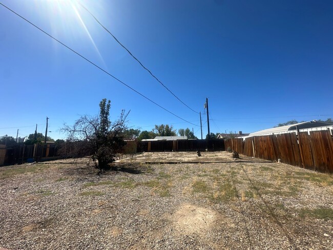 Building Photo - 3 Bedroom 1 Bathroom Home for rent in Aztec
