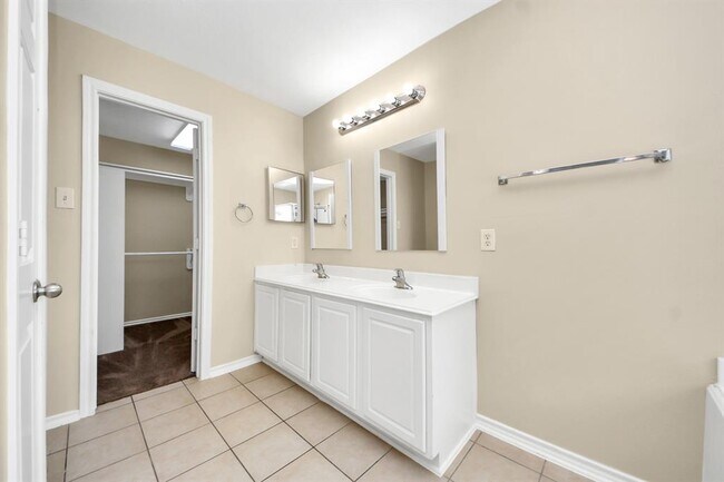 Building Photo - 8763 Thistlemoor Ln