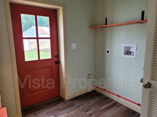 Building Photo - 4208 Lees Ln