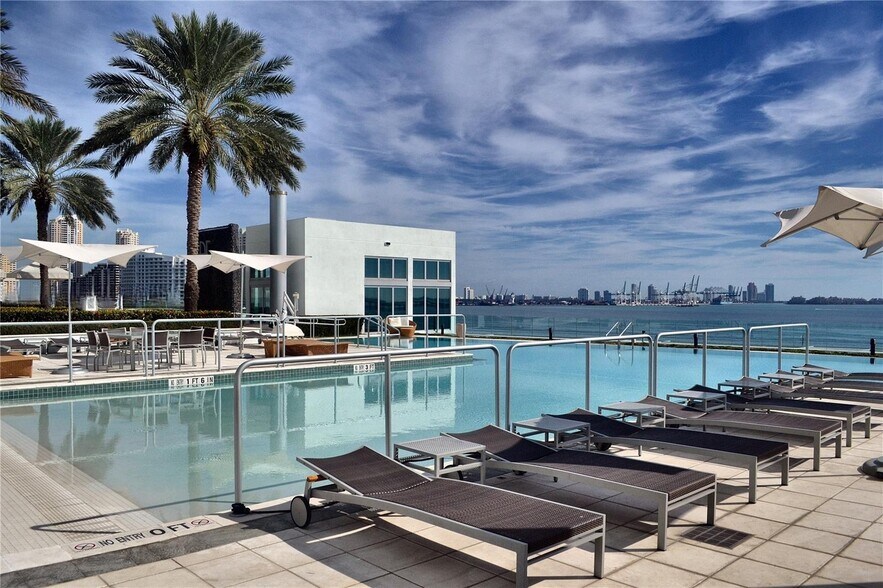 Building Photo - 1331 Brickell Bay Dr