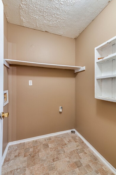 Building Photo - 802 Rachels Vw