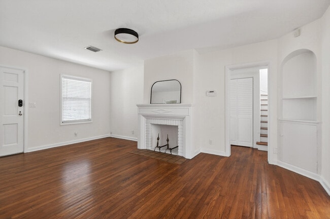 Building Photo - 236 Greymon Dr
