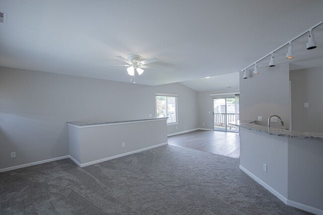 Building Photo - 75 Rosebud Ln