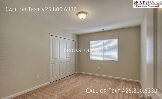 Building Photo - Your Puyallup Dream Home is Here – Open La...