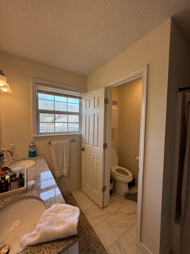 Building Photo - Spacious 4BR Home in Seven Oaks with Garage & Fenced Yard