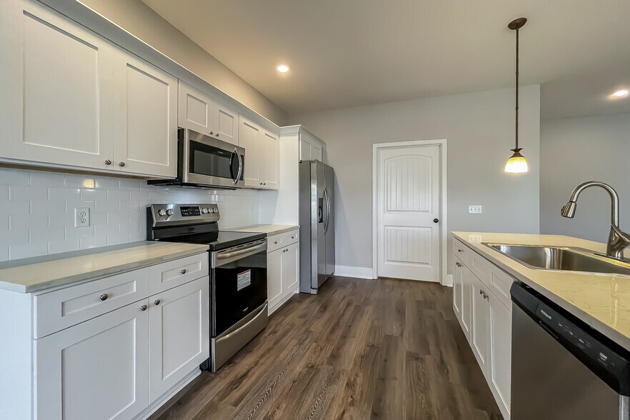 Building Photo - 16 Greyfield Dr