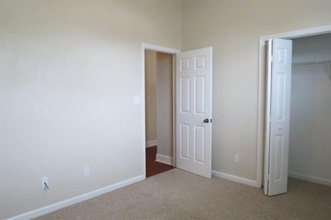 Building Photo - Charming Hampton Creek Home