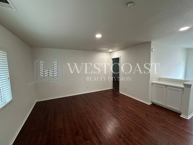 Building Photo - AVAILABLE NOW!!! 3 Bedroom 3 bath Private OASIS backyard in Vista, CA.