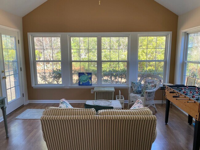 Building Photo - Fully Furnished House In Sandpiper Bay-