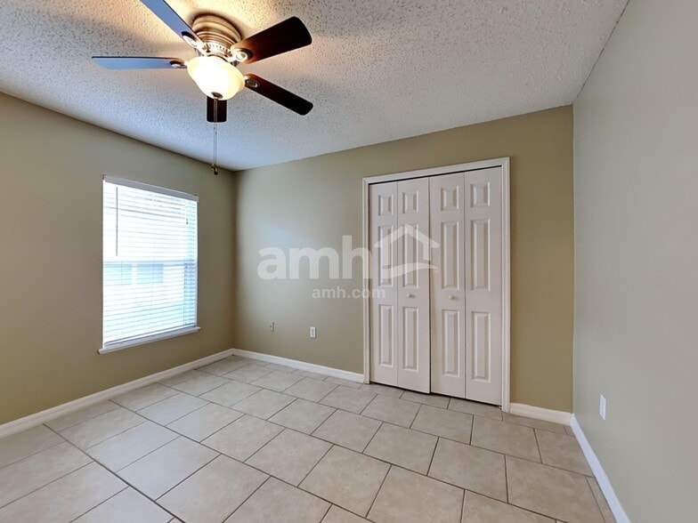 Building Photo - 16560 Corner Lake Dr