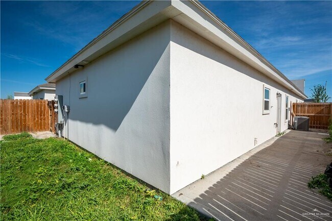 Building Photo - 12509 N 40th St