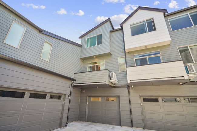 Building Photo - 32730 Hemlock Ave SE