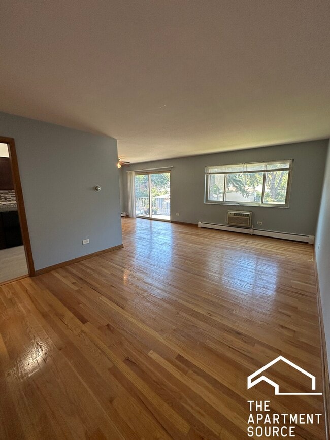 Building Photo - 1026 S River Rd